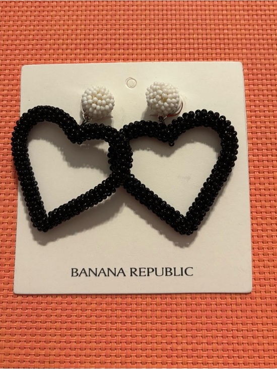 Banana Republic Jewelry - Banana Republic Black Beaded Heart Drop Earrings
